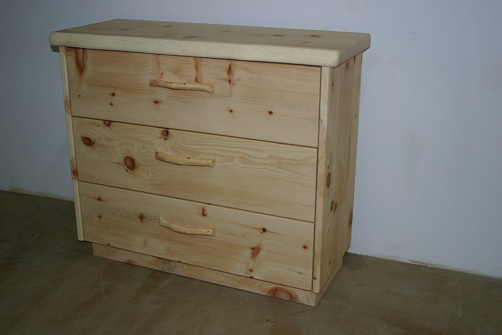 Kommode aus Arvenholz